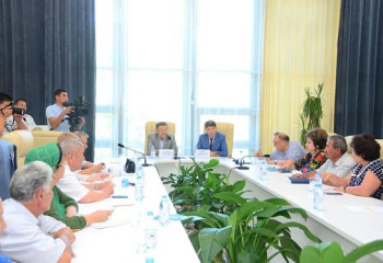 МҰРАТӘЛІ ҚАЛМҰРАТОВ: ҚХА АРЫС ТҰРҒЫНДАРЫНА 87 МЛН ТЕҢГЕНІҢ КӨМЕГІН КӨРСЕТТІ