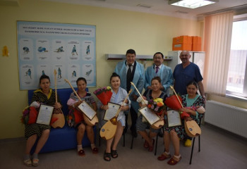 ҚХА ҰЛТТЫҚ ДОМБЫРА КҮНІ ТУҒАН НӘРЕСТЕЛЕРГЕ СЫЙЛЫҚТАР ТАРТУ ЕТТІ