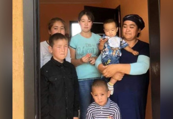 Республикалық ұйғыр этномәдени бірлестігі көпбалалы аналарға баспаналы болуға жәрдемдесті