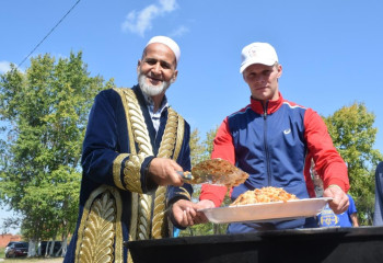 Қостанайдың тәжік-өзбек этномәдени бірлестігі балалар ауылының тәрбиеленушілеріне мереке сыйлады