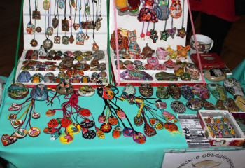 Өскеменде қолөнершілердің шебер туындылары ұсынылған көрме өтті