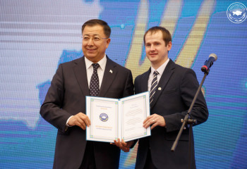 Қызметке қабылдағанда, мемлекеттік тілді білу талап етілуі керек