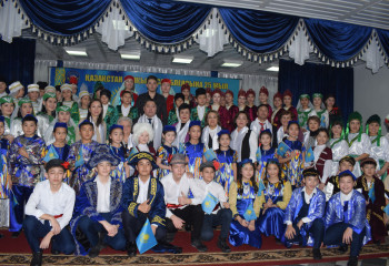 Ақтөбеде аудандар арасында ҚХА-ның мерекелік эстафетасы өтуде