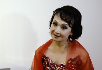 Нұржамал Үсенбаева: Сахнада атақты әнші болсам, өмірде қарапайым адаммын