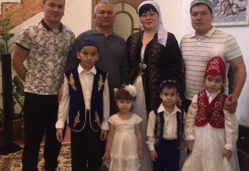 Жетімдерді жебеген – Кішкентаевтар