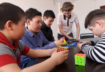 В школах Экибастуза начнут обучать сборке кубика Рубика