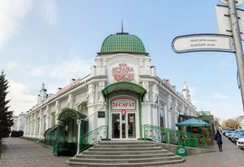 Нұp-Сұлтандағы ең көне таpихи ғимаpаттаp