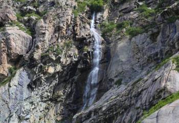 Аңыздарға арқау болған Бұрқанбұлақ сарқырамасы 