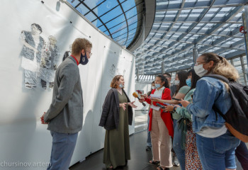 Картины из целлофана, гречки и автошин: необычная выставка открылась в Нур-Султане