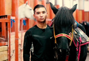 Ат құлағында ойнайтын шабандоз Әли Қуандықұлы