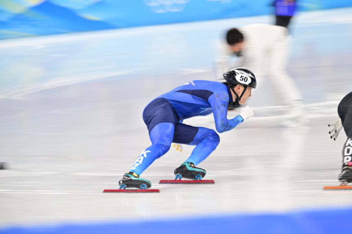 Казахстанский шорт-трекист Абзал Ажгалиев стал четвертым на Олимпиаде-2022
