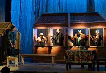 В Нур-Султане состоялась премьера комедийного спектакля «Народная кадриль»