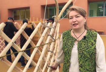 Специалист по сборке юрт в Казахстане – Назира Шакаева