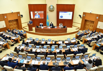 Мажилис одобрил поправки в закон о референдуме