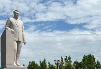 Памятник Динмухамеду Кунаеву открыли в Алматинской области 