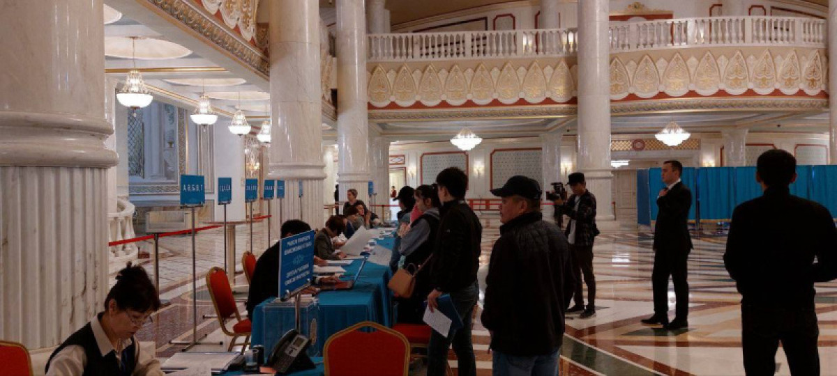 Казахстанцы активно голосуют на референдуме