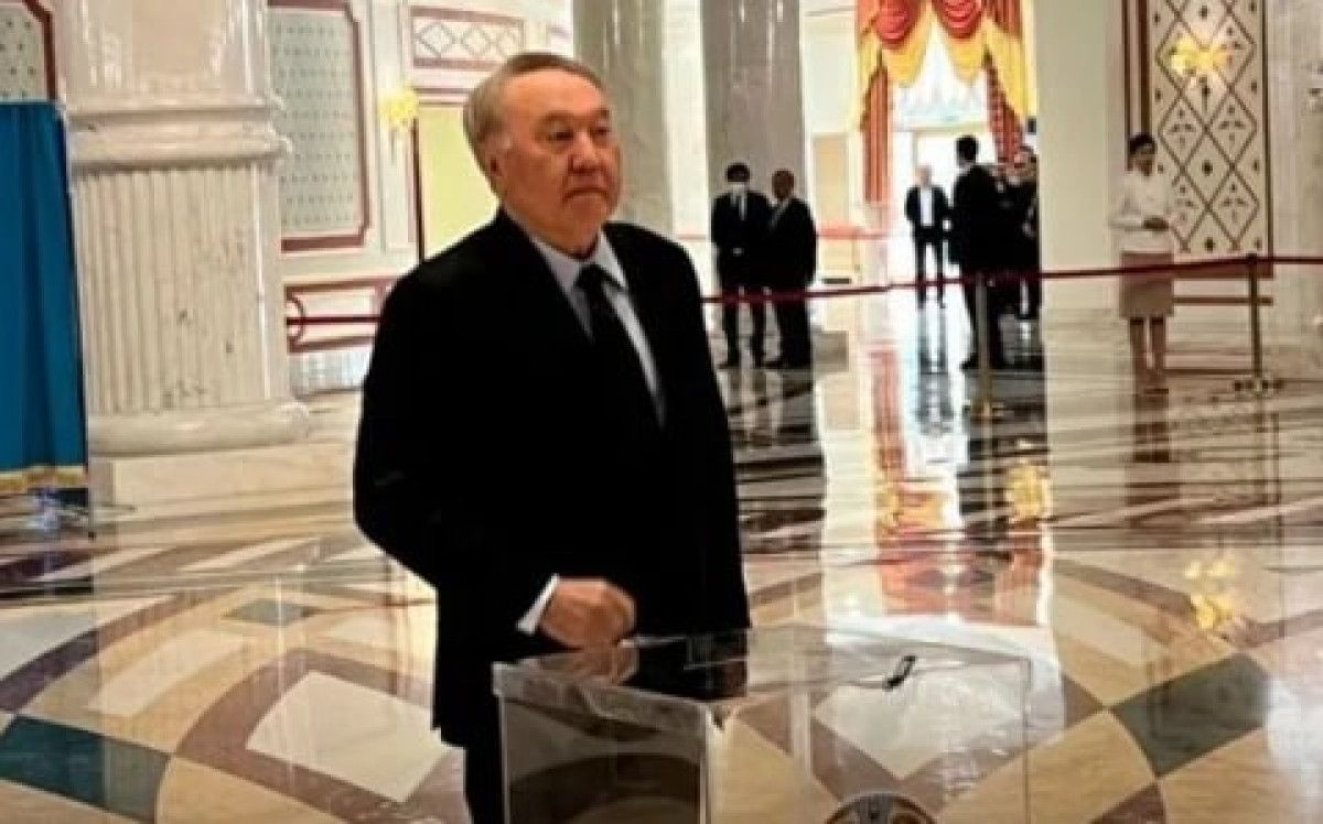 Нурсултан Назарбаев отдал свой голос на республиканском референдуме 