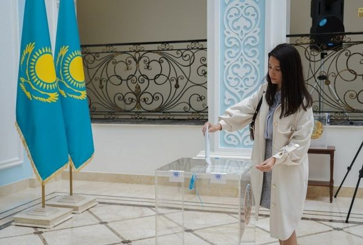 Казахстанцы в России голосуют на референдуме