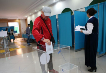 Больше семи миллионов казахстанцев проголосовали на референдуме