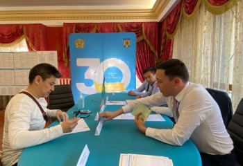 Казахстанцы голосуют в Бухаресте за поправки в Конституцию РК