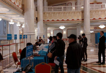 Қазақстандықтар референдумда дауыс беріп жатыр