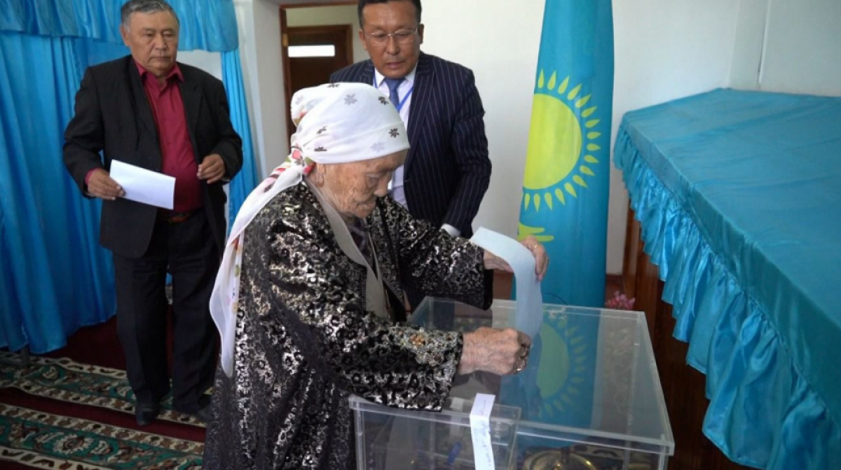 Алматы облысында ғасыр жасаған кейуана референдумға қатысты