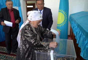 Алматы облысында ғасыр жасаған кейуана референдумға қатысты