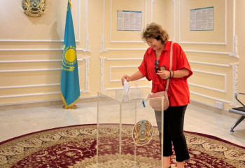 Шетелдегі учаскелерде қазақстандықтар дауыс беріп жатыр