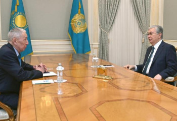 Президент мемлекет қайраткері Қайырбек Сүлейменовті қабылдады