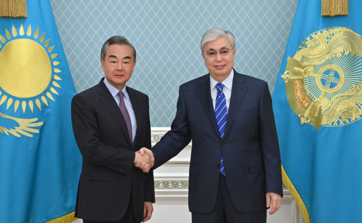 Касым-Жомарт Токаев встретился с министром иностранных дел КНР Ван И