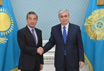 Касым-Жомарт Токаев встретился с министром иностранных дел КНР Ван И