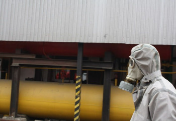 Шесть человек пострадали из-за утечки аммиака на заводе в Алматы