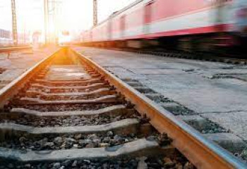 Алматыда ер адамды пойыз қағып кетті