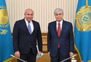 Глава государства встретился с гендиректором компании Yildirim Holding