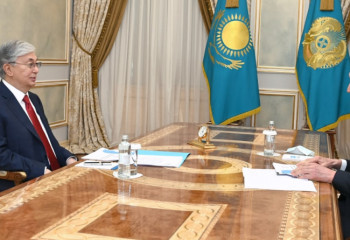 Токаев встретился с руководителем фонда «Қазақстан халқына»