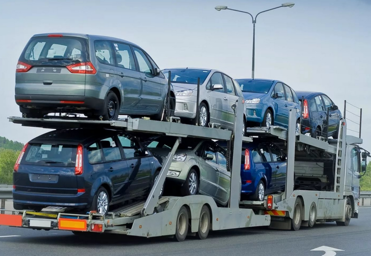 Ввоз легковых авто из России в Казахстан сократился 