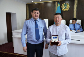 Елорда тұрғыны мен учаскелік инспектор марапатталды
