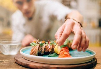 По случаю массовых отравлений в суши-баре полиция завела уголовное дело