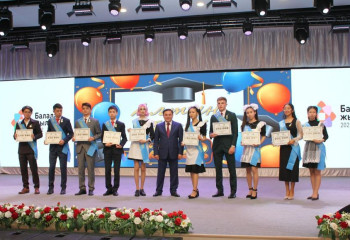 «Алтын белгi» вручили 270 выпускникам в Акмолинской области