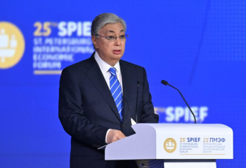 Токаев предложил разработать новую торговую стратегию в рамках ЕАЭС