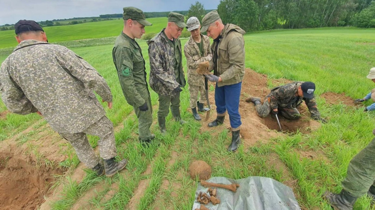 Останки шести воинов нашли павлодарцы в Беларуси