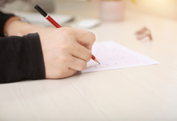 ҰБТ-да 215 талапкер тест тапсыру мүмкіндігінен айырылған