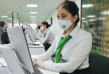 Сотрудникам ЦОНов планируют повысить зарплату на 50%