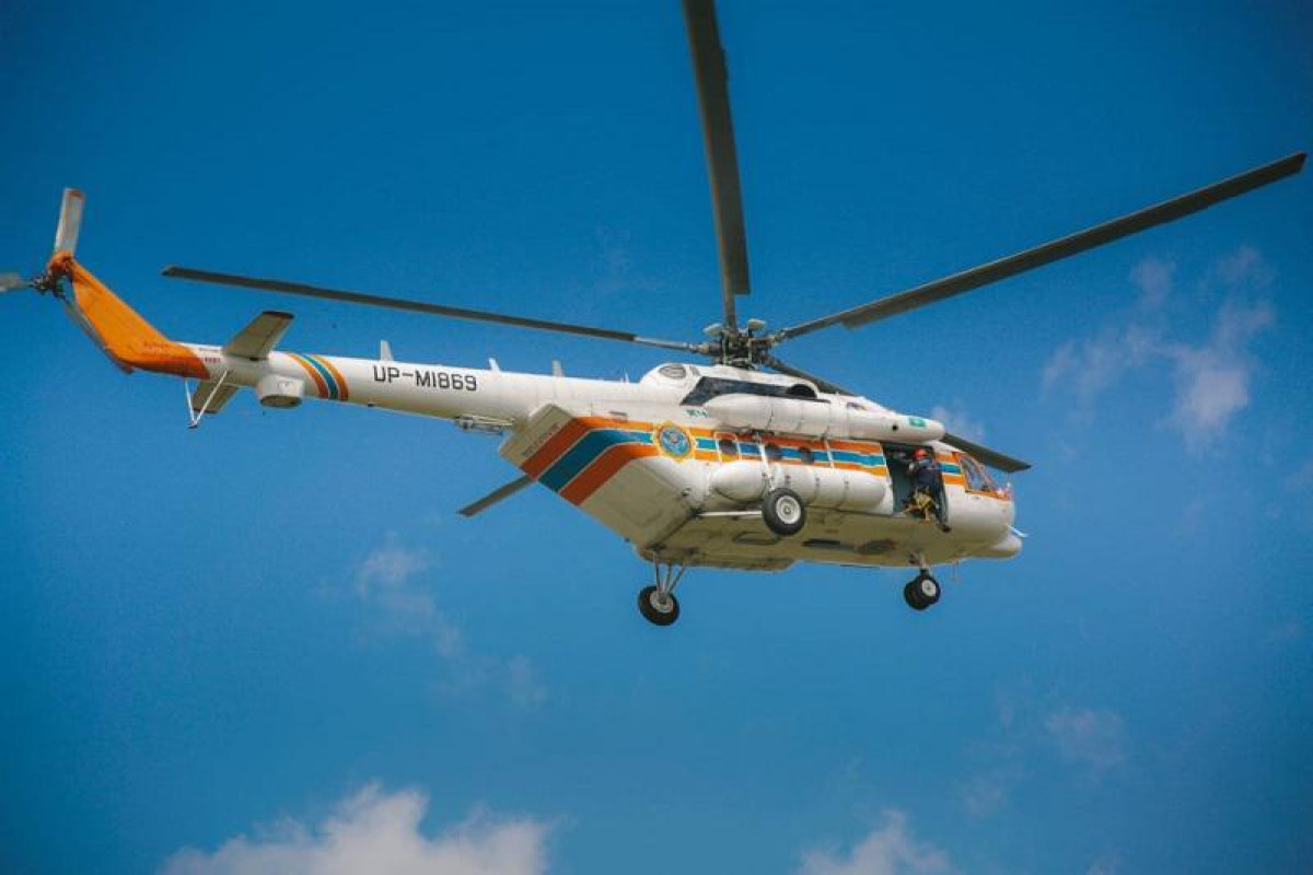 С помощью вертолета разыскивают пропавших на озере ребенка и мужчину в ЗКО 