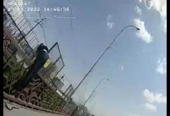 Шымкентте көпбалалы әке көпірден секірмек болды