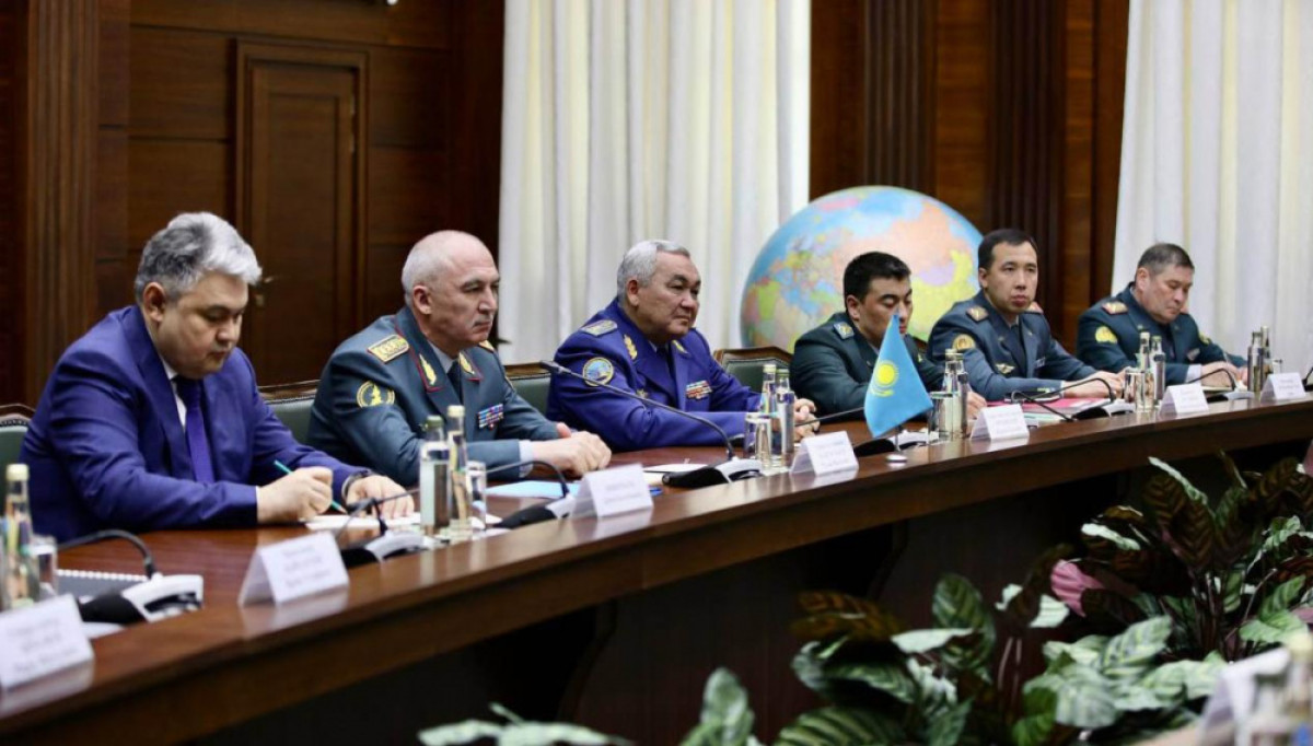Kazakh and Russian Ministers of Defense meet in Moscow