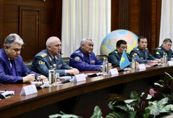 Kazakh and Russian Ministers of Defense meet in Moscow
