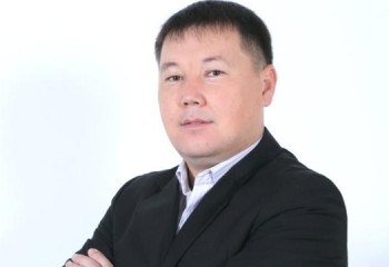 Асқар Дүйсенбі: Жылтырақ жарнама абырой әпермейді