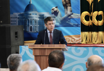 Атырау облысының әкімі тұрғындармен кездесті