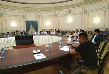Асқар Омаров БАҚ өкілдерімен медиа заңнаманы қайта қараудың тәсілдерін талқылады
